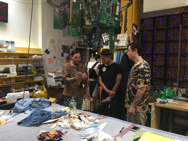 Figure 1: Textile hackers collaborating at Noisebridge, San Francisco, California, 2018. Photograph by Ben Jameson-Ellsmore.